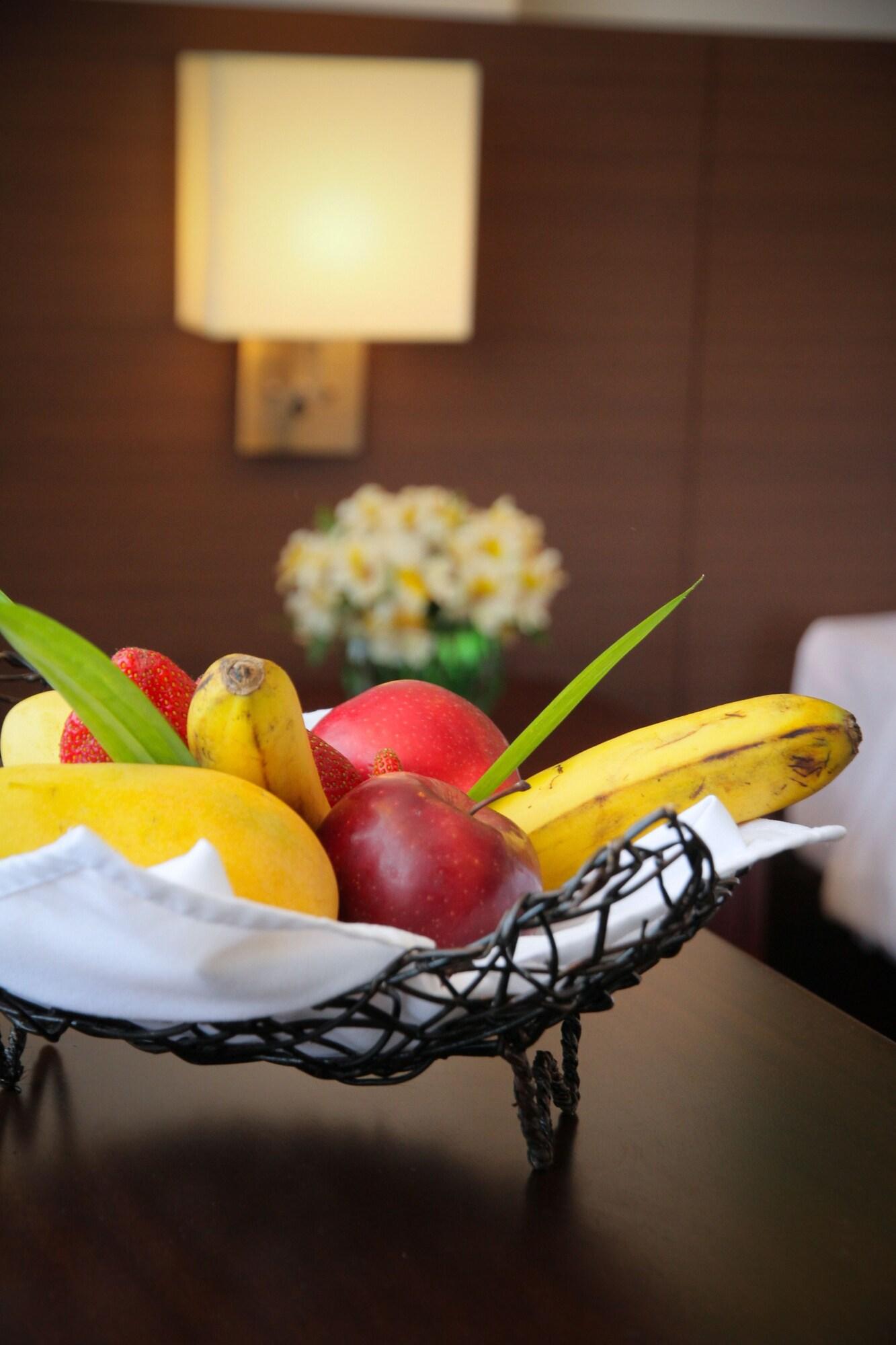 The Harvest Hotel Managed By Hii Cabanatuan Extérieur photo