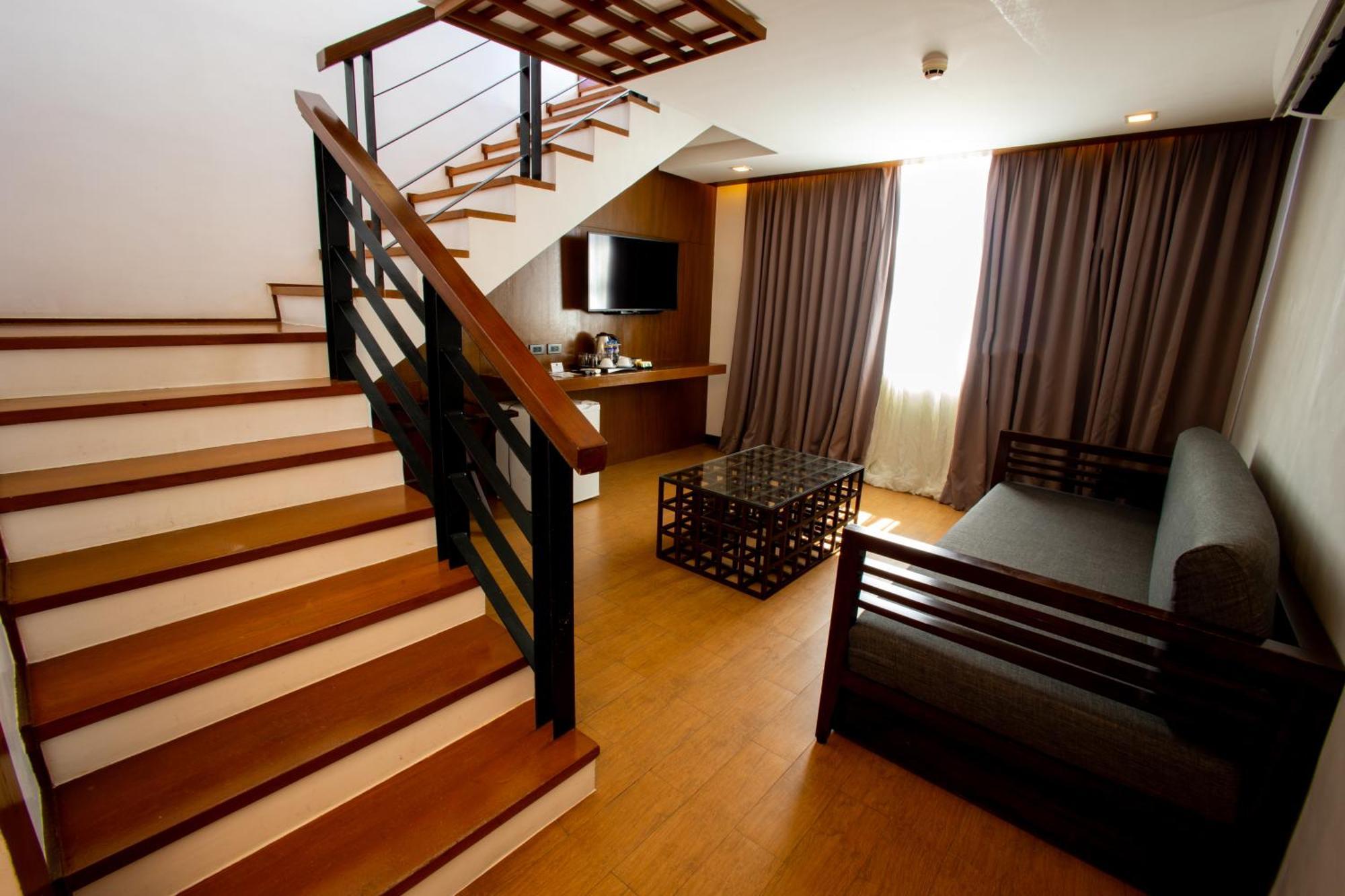 The Harvest Hotel Managed By Hii Cabanatuan Extérieur photo