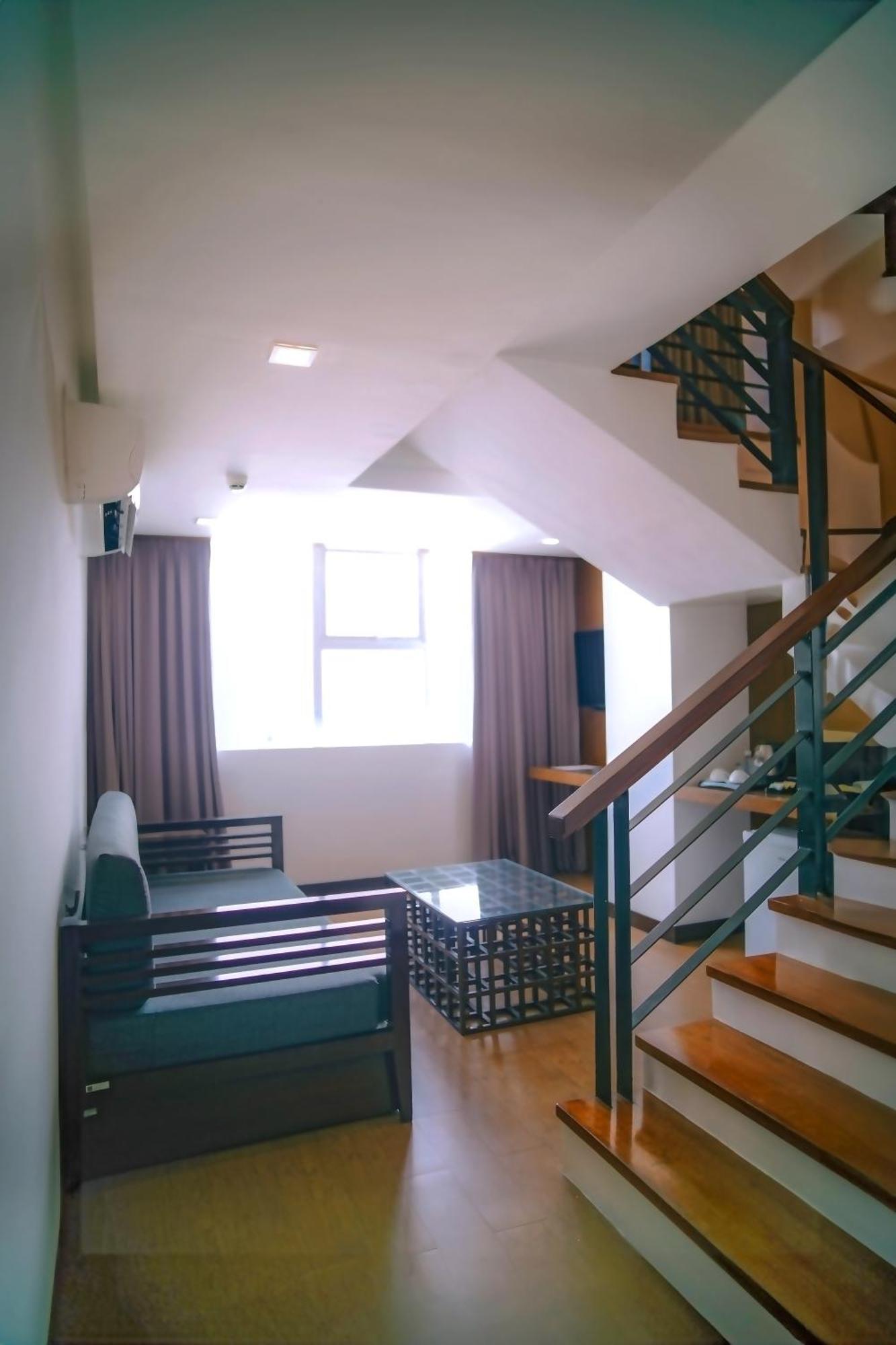 The Harvest Hotel Managed By Hii Cabanatuan Extérieur photo