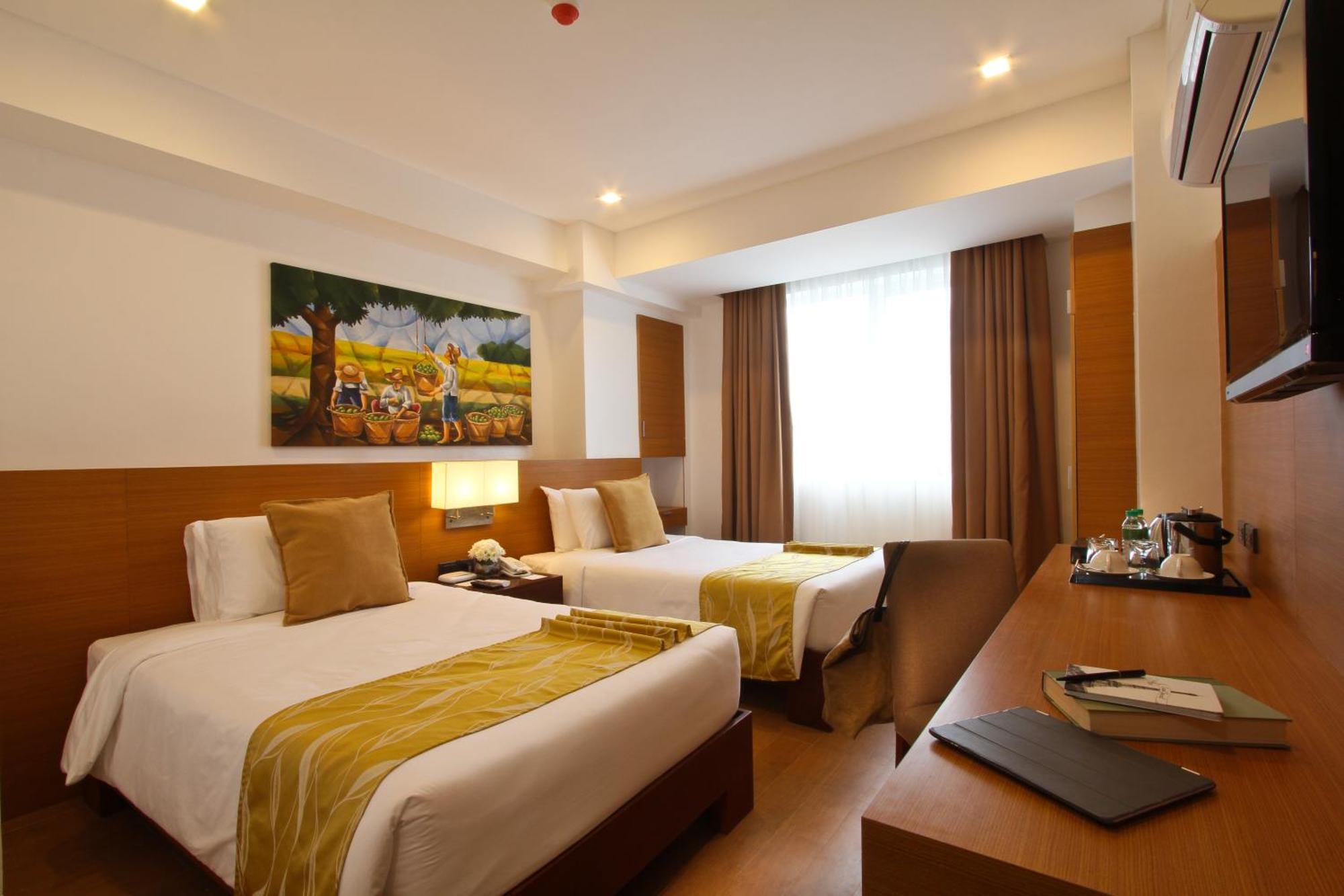 The Harvest Hotel Managed By Hii Cabanatuan Extérieur photo
