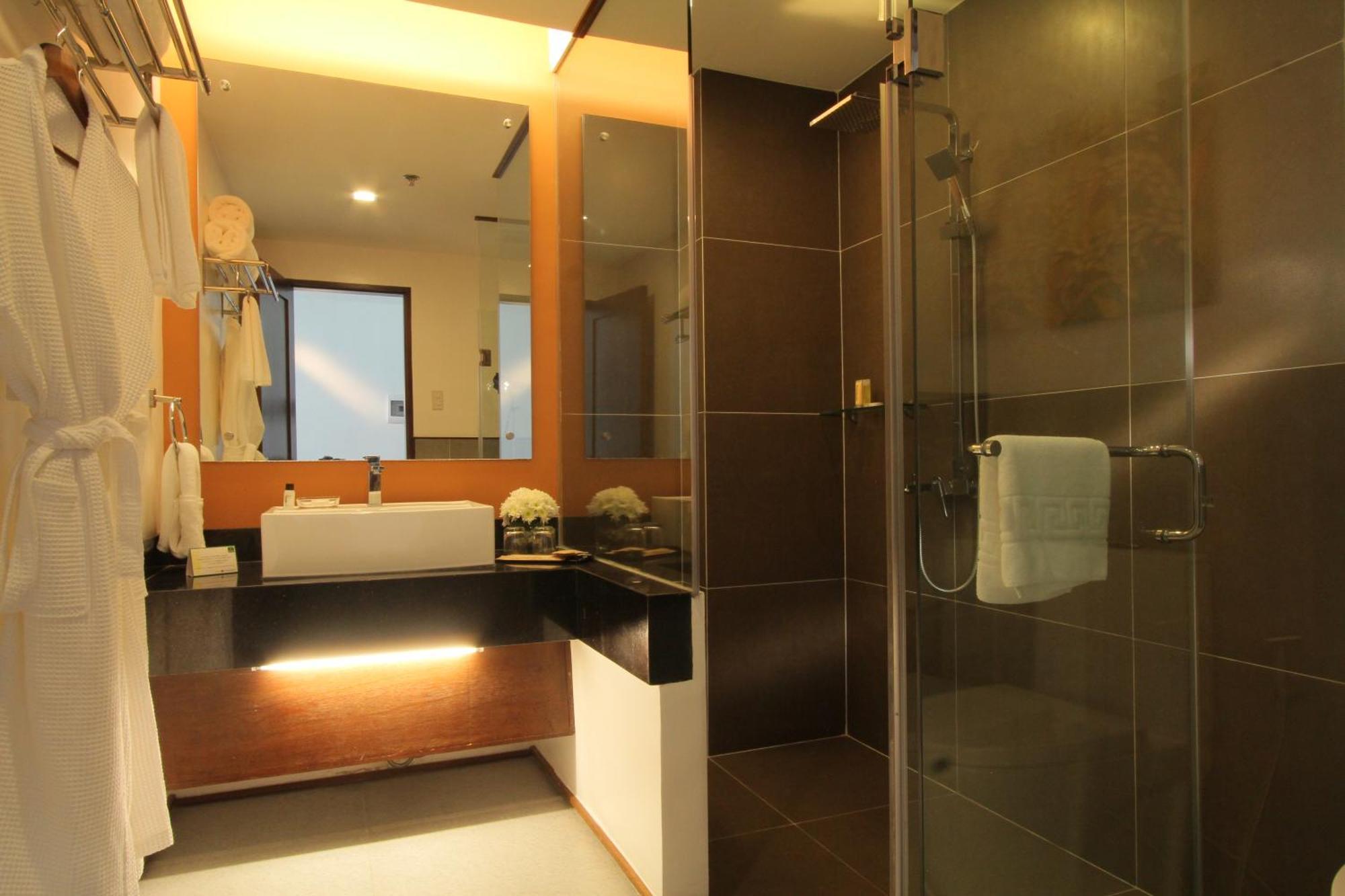 The Harvest Hotel Managed By Hii Cabanatuan Extérieur photo