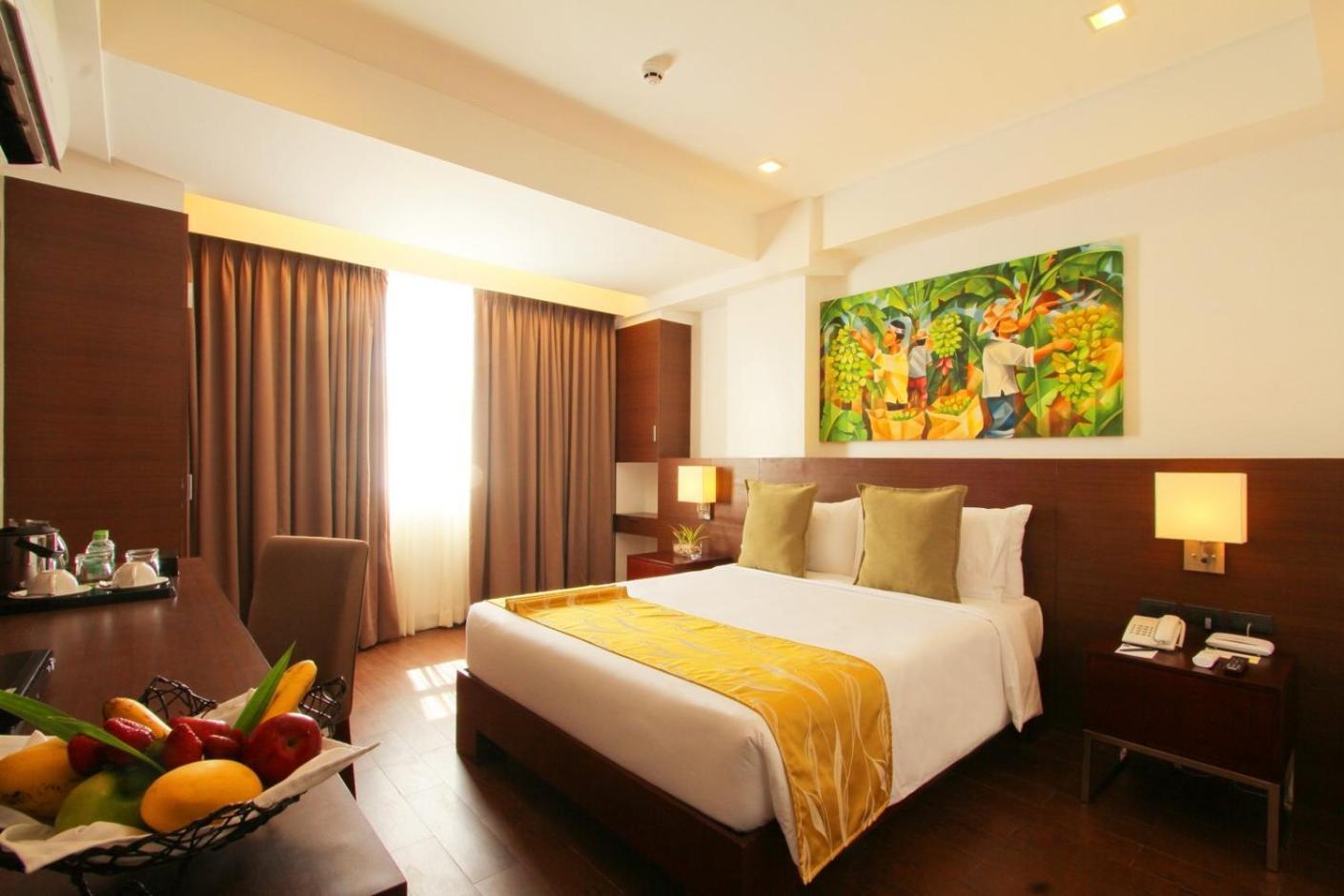 The Harvest Hotel Managed By Hii Cabanatuan Extérieur photo